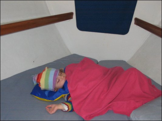 2006_10_07_sleepingintheforepeak.jpg