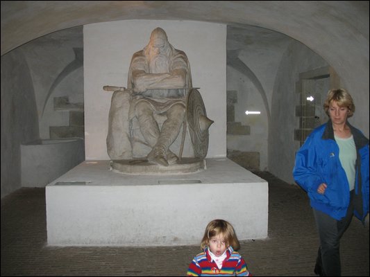 2006_10_14_scarypersonincastle.JPG