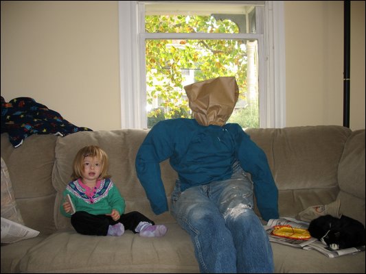 2006_10_29_withtheScarecrow.JPG